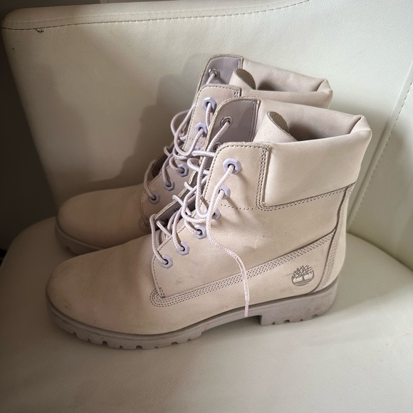 lilac timberland boots, size 8.5 - Picture 4 of 5